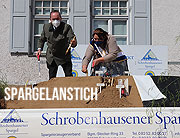 Spargelzeit - Das Special 2021. Symbolisches Spargelstechen zum Saisonauftakt statt in München am 14. April 2021 in Schrobenhausen mit Wirtschaftsminister Hubert Aiwanger (©Foto: Martion Schmitz)